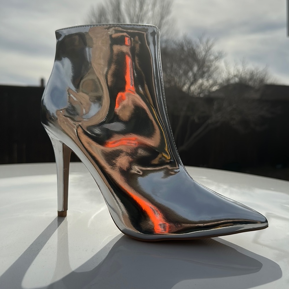 Metallic bootie BRAND BEW